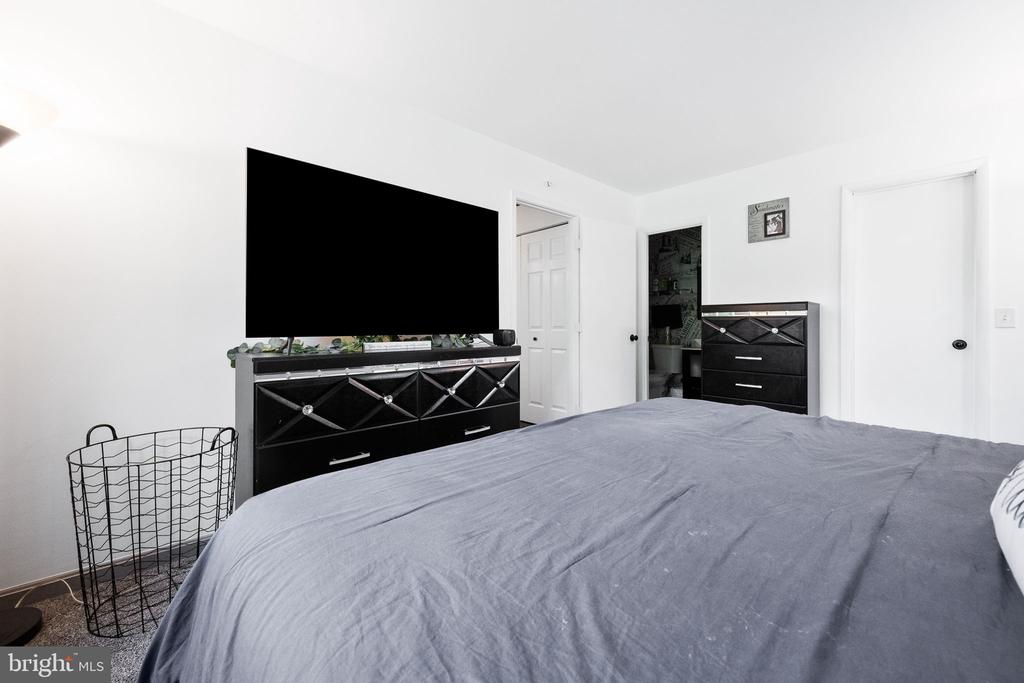 18300 STREAMSIDE DRIVE Unit: 102