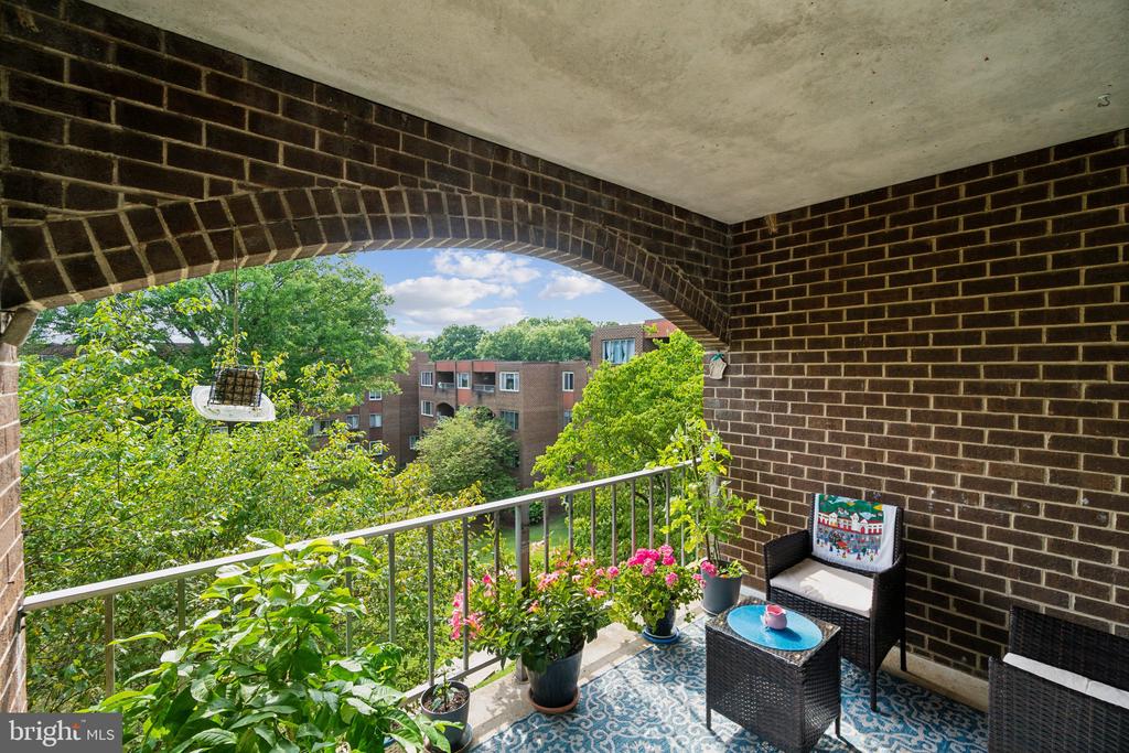 438 GIRARD STREET Unit: 202