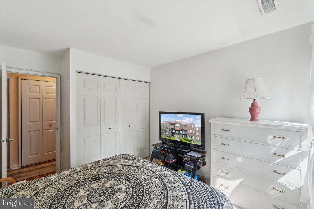 438 GIRARD STREET Unit: 202