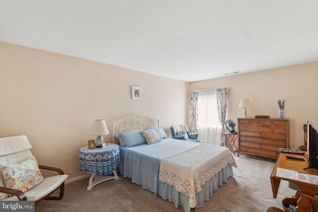 438 GIRARD STREET Unit: 202