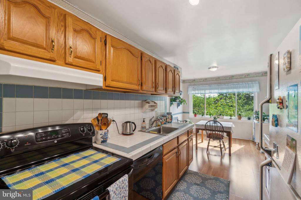 438 GIRARD STREET Unit: 202