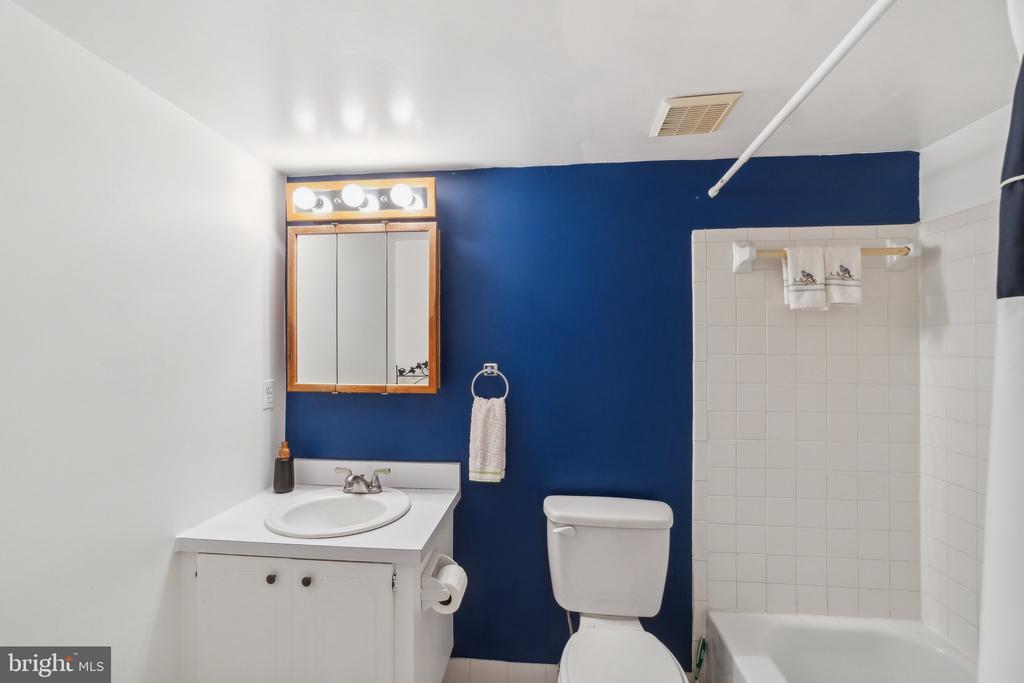 438 GIRARD STREET Unit: 202