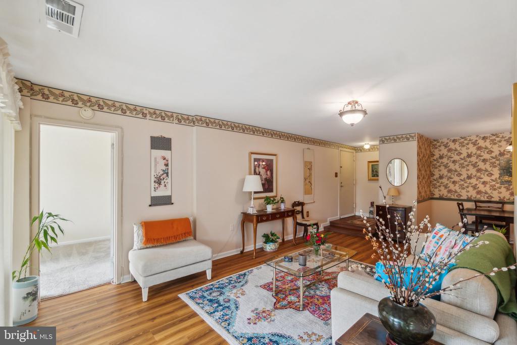 438 GIRARD STREET Unit: 202
