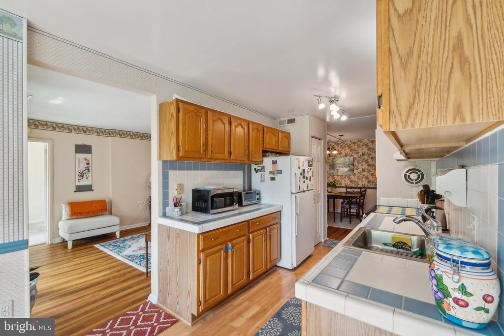 438 GIRARD STREET Unit: 202