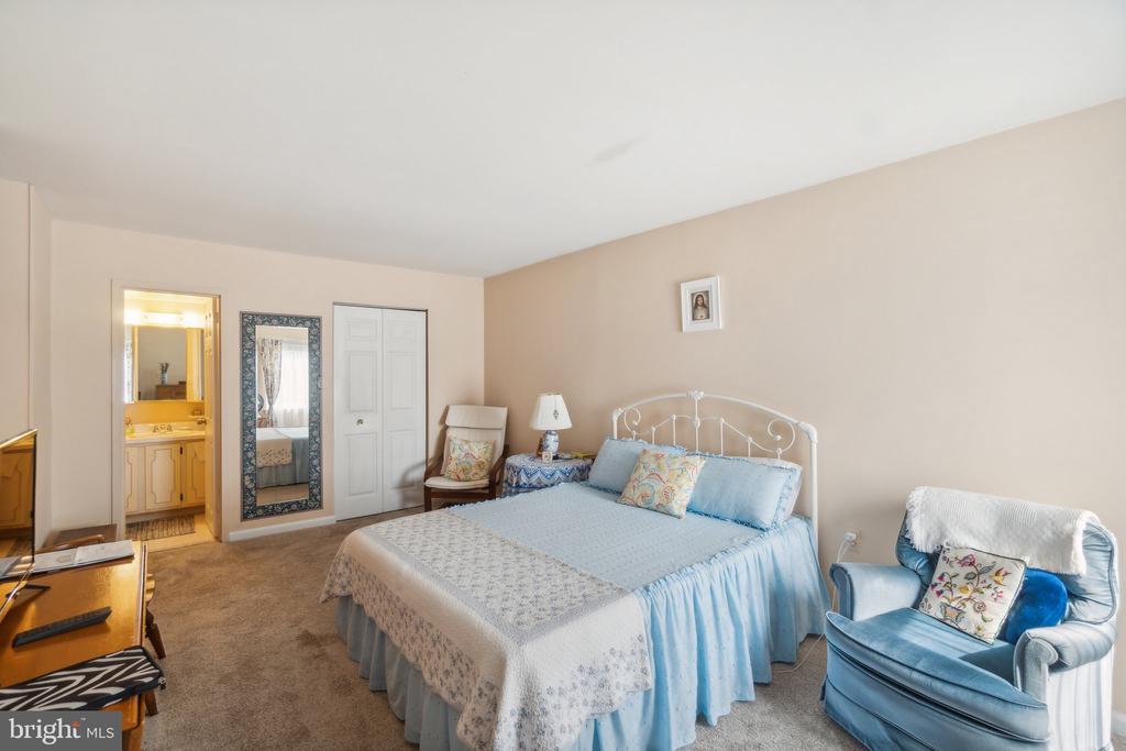 438 GIRARD STREET Unit: 202