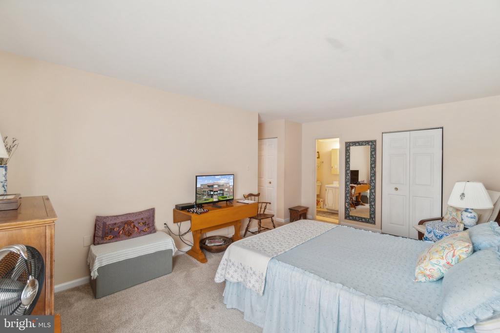 438 GIRARD STREET Unit: 202