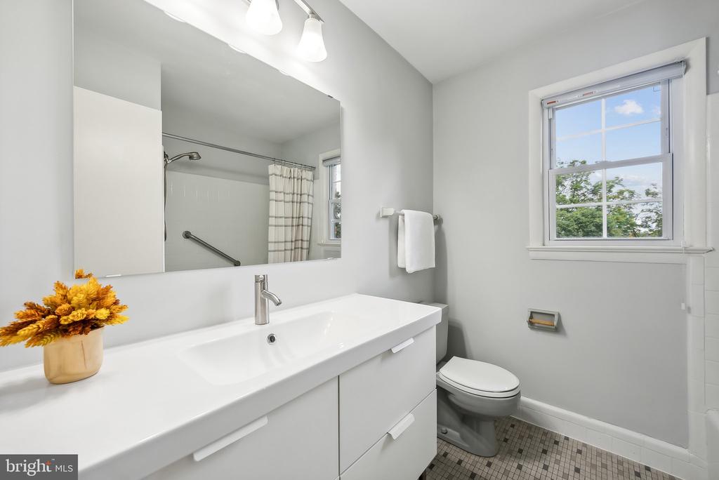 5412 LINDEN COURT