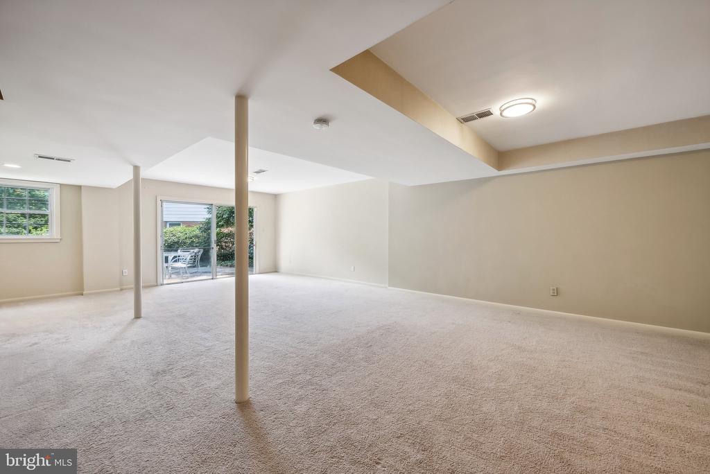 5412 LINDEN COURT