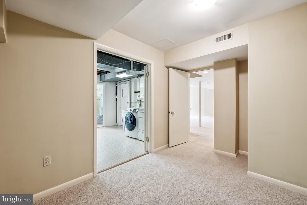 5412 LINDEN COURT
