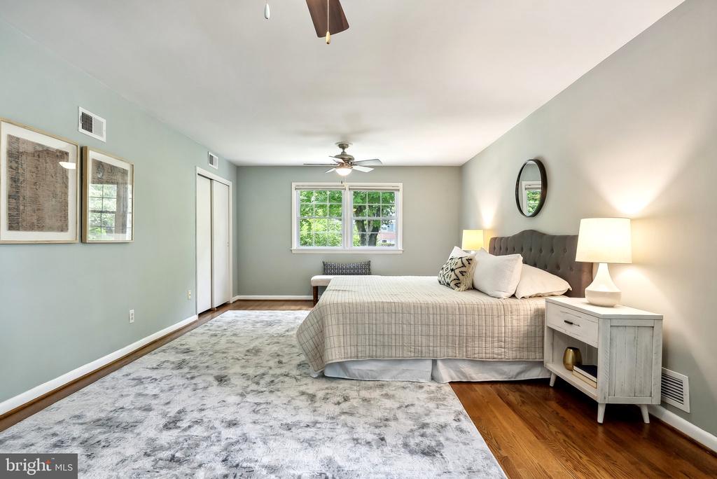 5412 LINDEN COURT