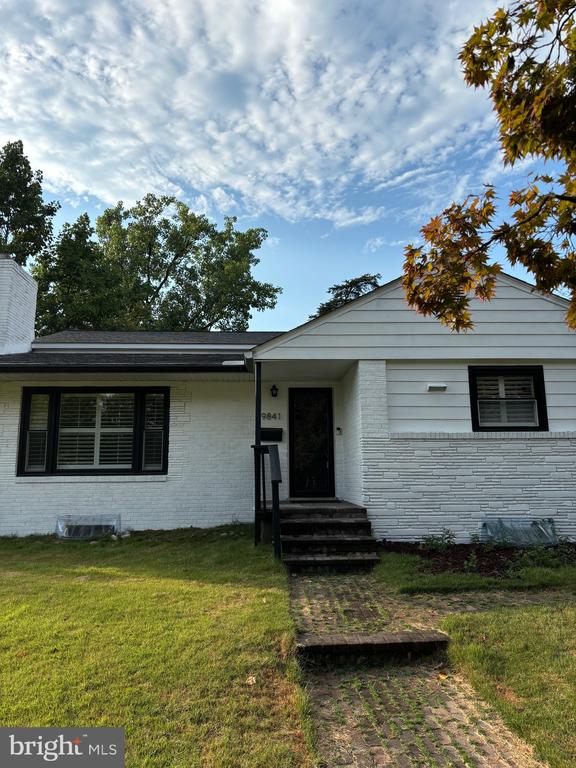 9841 SINGLETON DRIVE