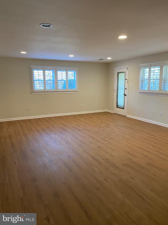9841 SINGLETON DRIVE