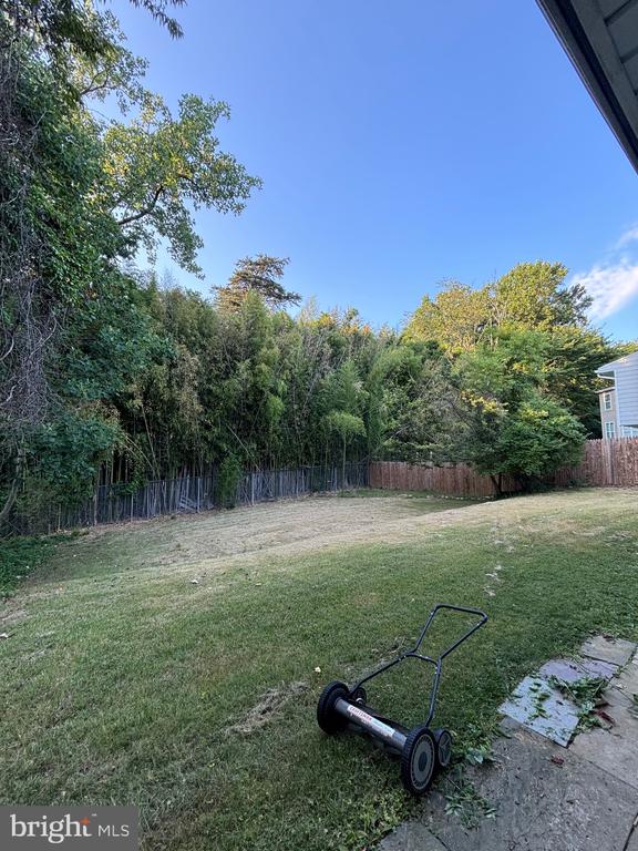 9841 SINGLETON DRIVE
