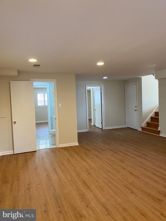 9841 SINGLETON DRIVE