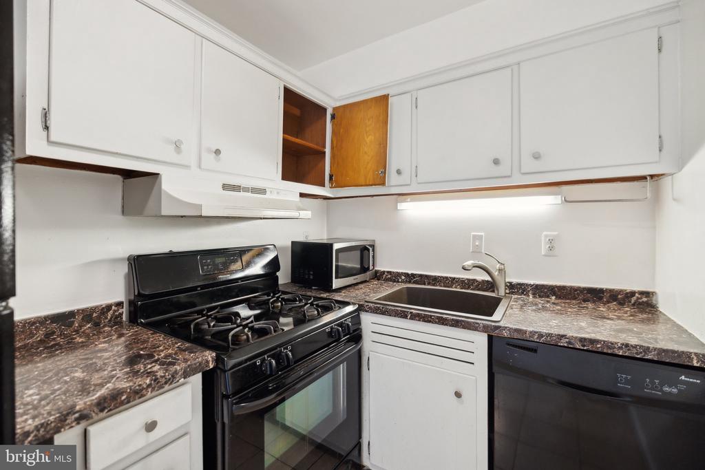 575 THAYER AVENUE Unit: 801
