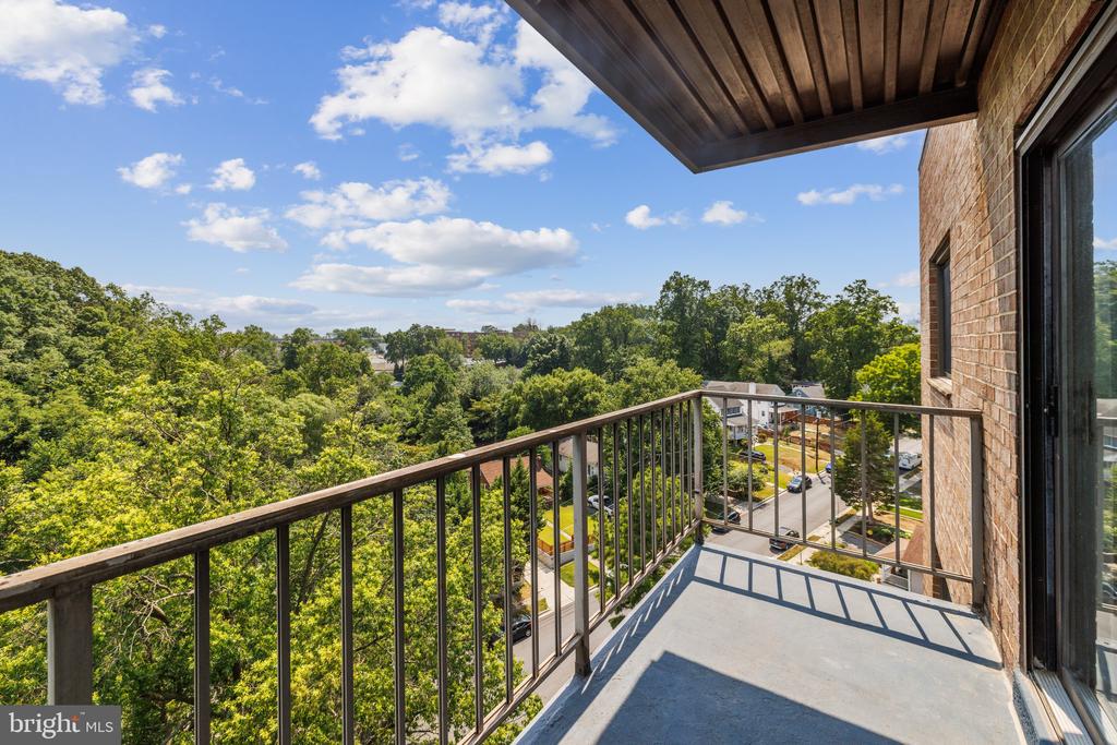 575 THAYER AVENUE Unit: 801