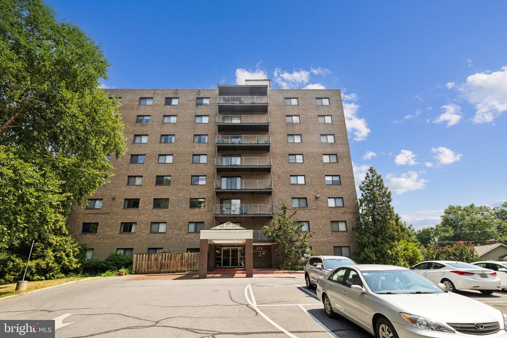 575 THAYER AVENUE Unit: 801
