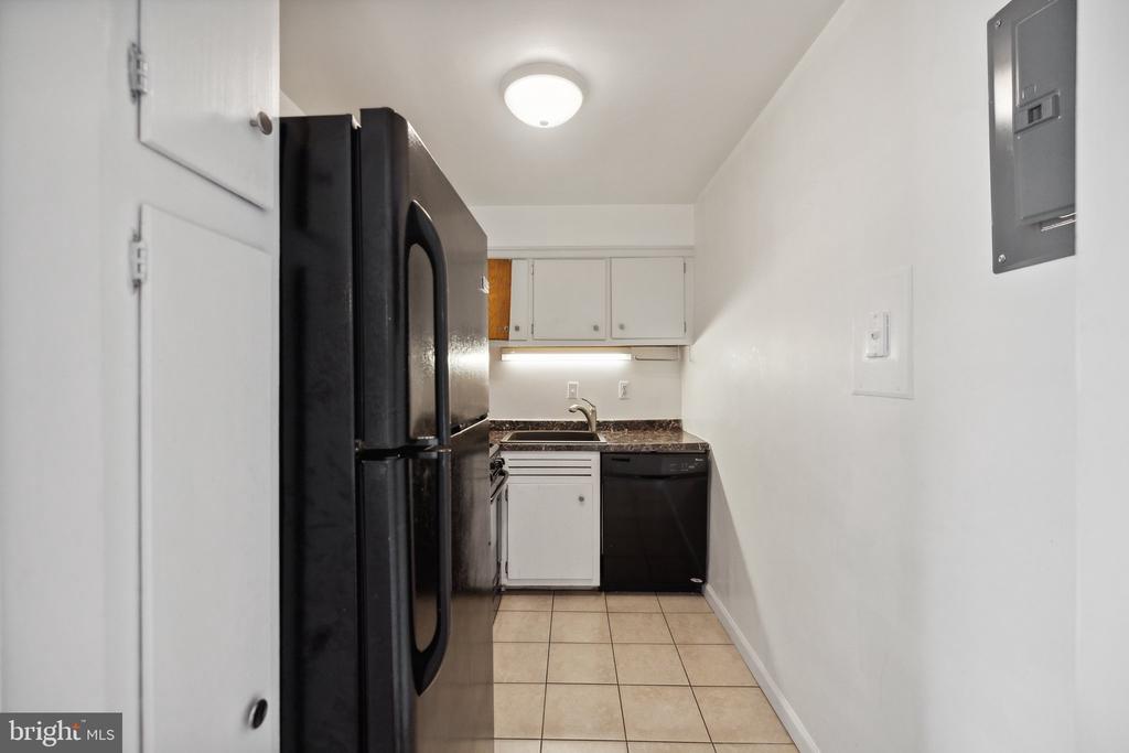 575 THAYER AVENUE Unit: 801