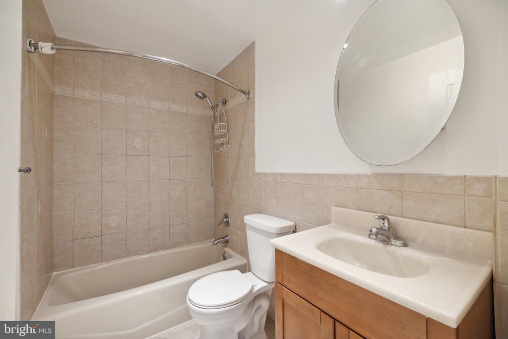 575 THAYER AVENUE Unit: 801