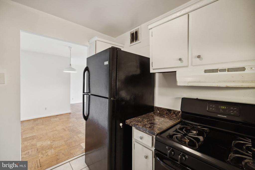 575 THAYER AVENUE Unit: 801