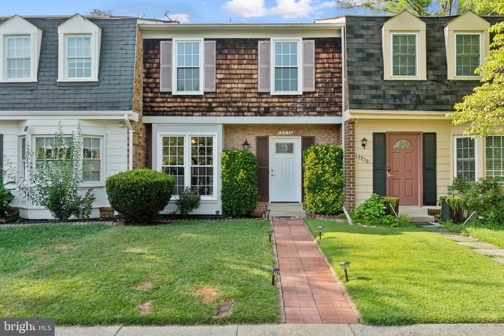 19936 SPUR HILL DRIVE
