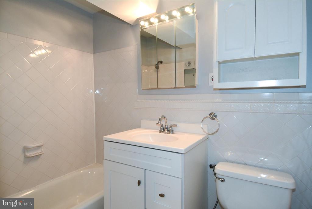3133 UNIVERSITY BOULEVARD W Unit: 3133-A11