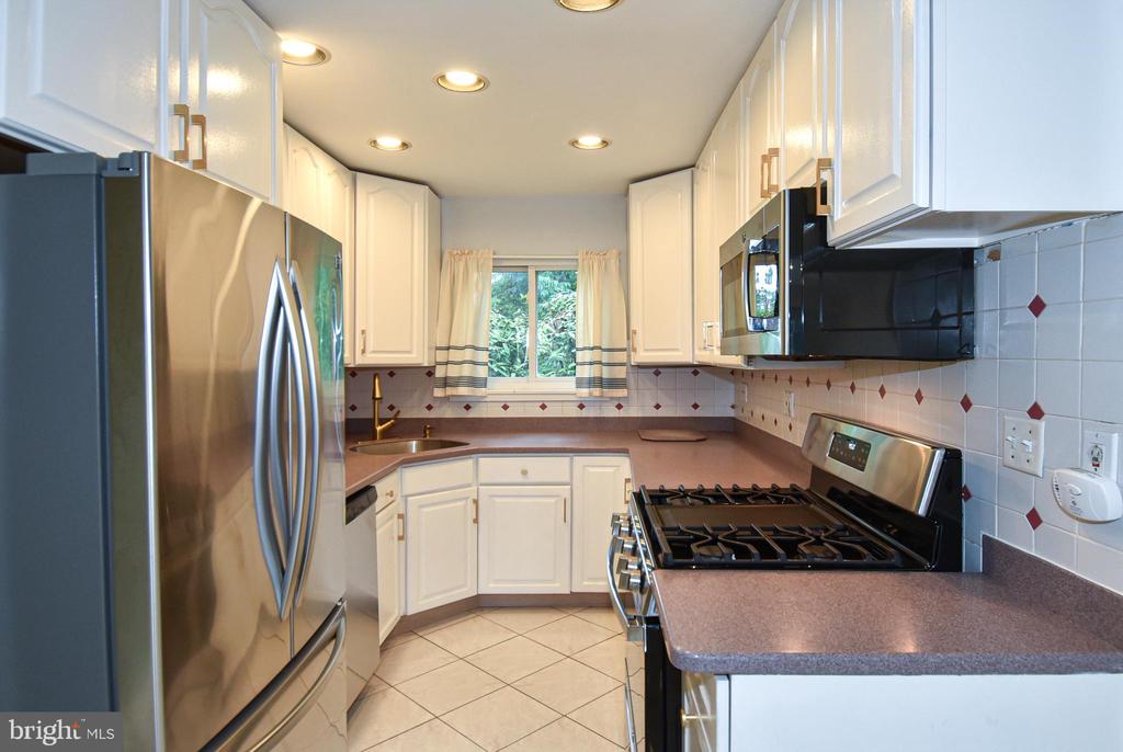 3133 UNIVERSITY BOULEVARD W Unit: 3133-A11