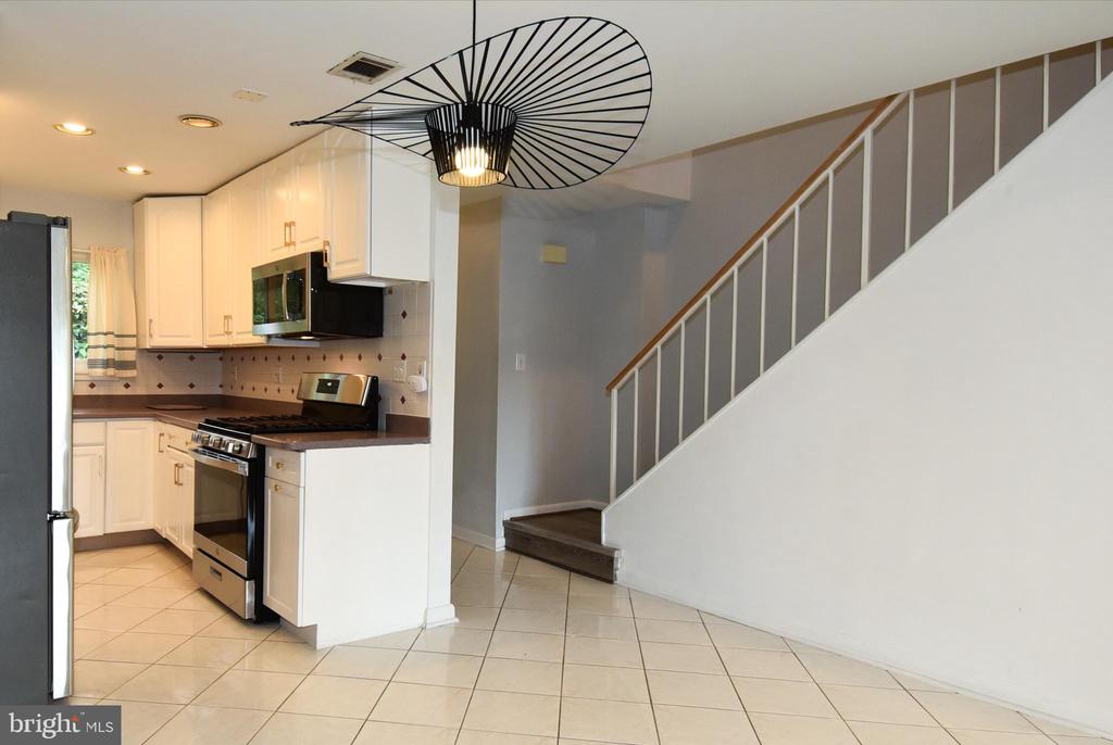 3133 UNIVERSITY BOULEVARD W Unit: 3133-A11