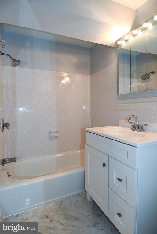 3133 UNIVERSITY BOULEVARD W Unit: 3133-A11