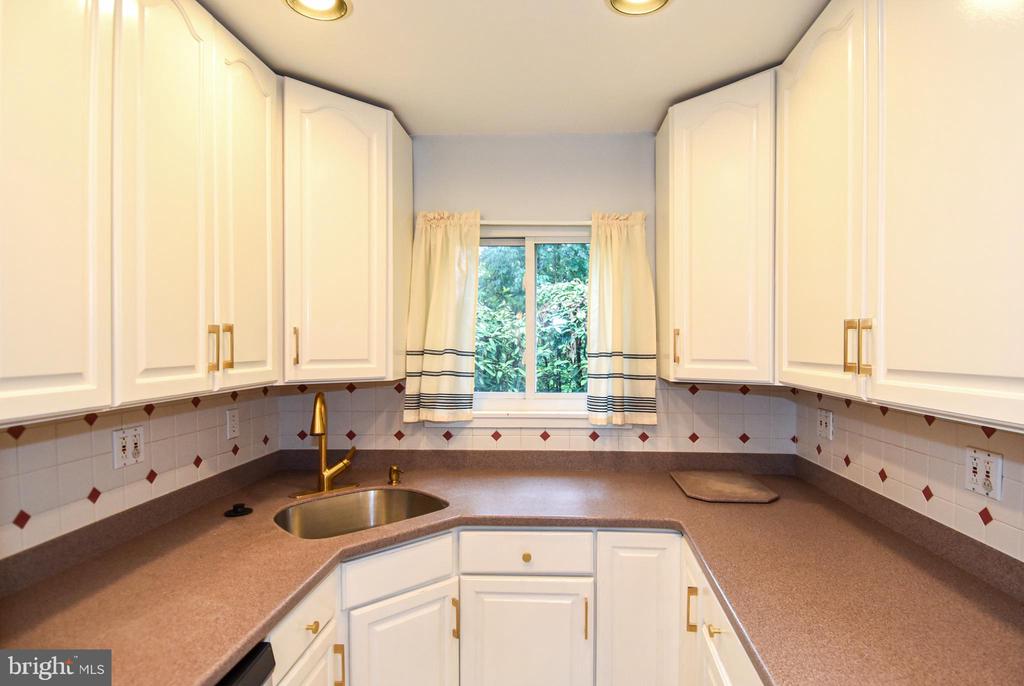 3133 UNIVERSITY BOULEVARD W Unit: 3133-A11