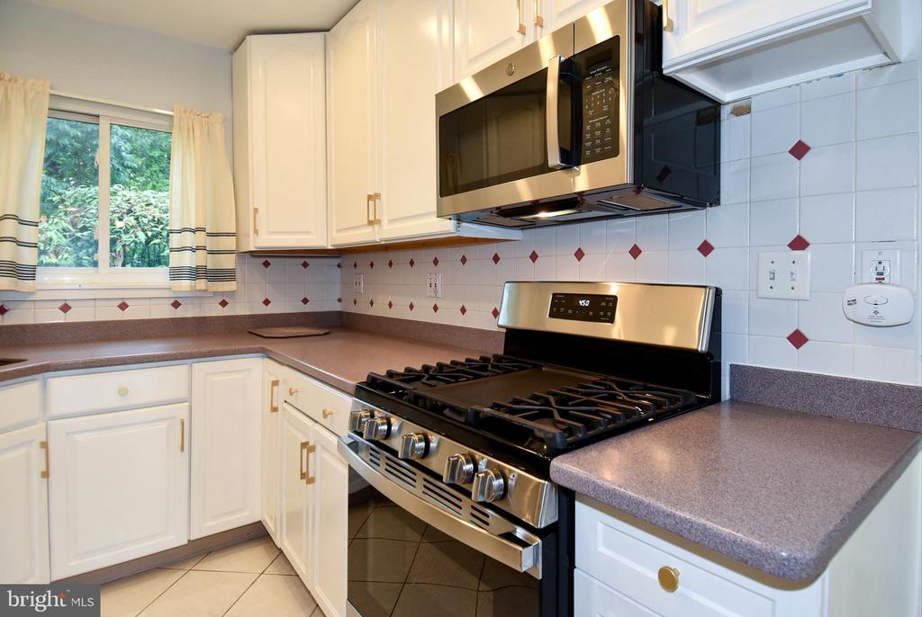3133 UNIVERSITY BOULEVARD W Unit: 3133-A11