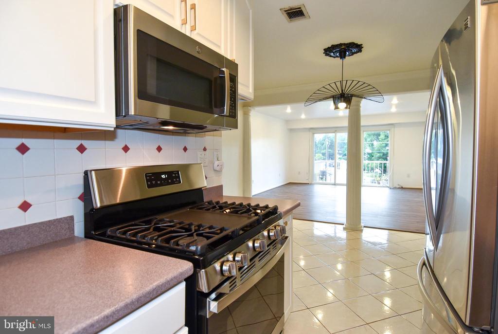 3133 UNIVERSITY BOULEVARD W Unit: 3133-A11