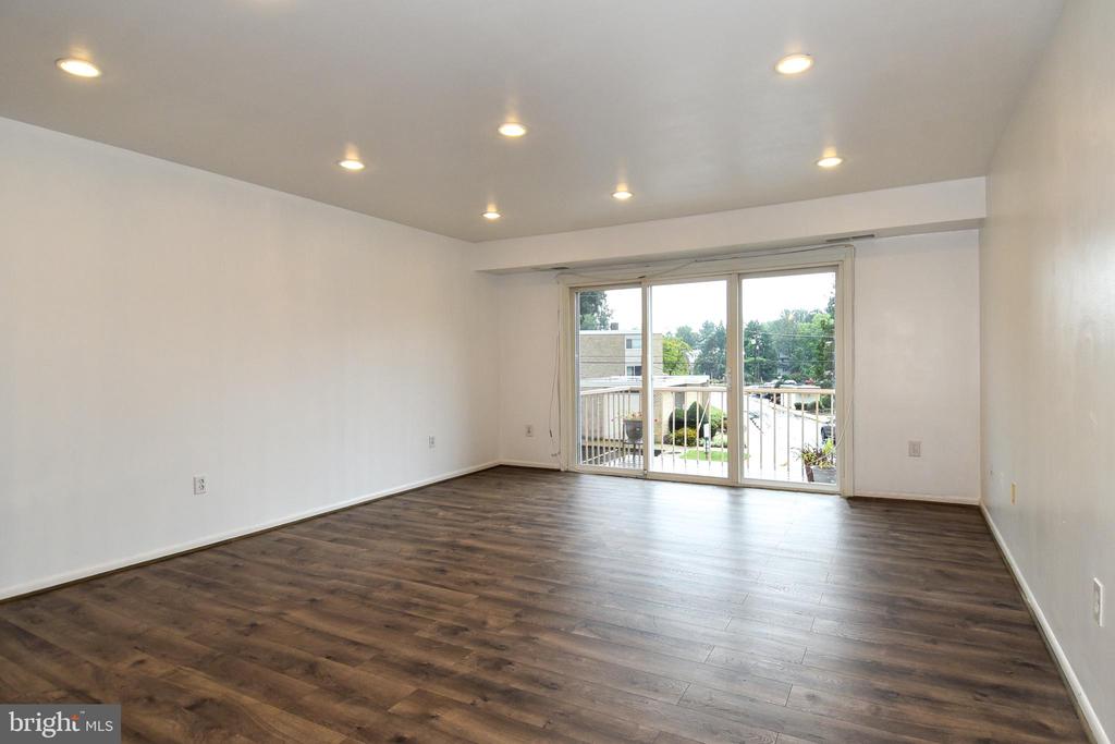3133 UNIVERSITY BOULEVARD W Unit: 3133-A11