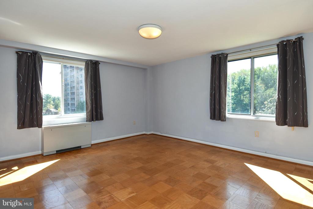 10201 GROSVENOR PLACE Unit: 622