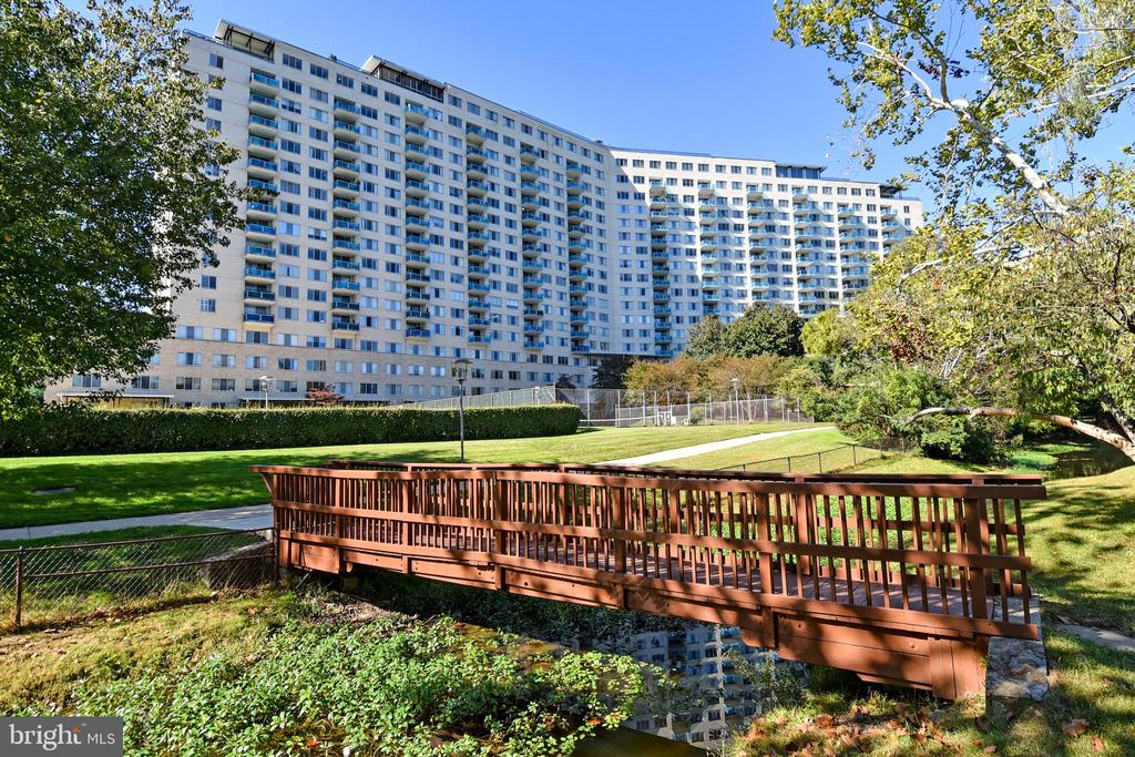 10201 GROSVENOR PLACE Unit: 622
