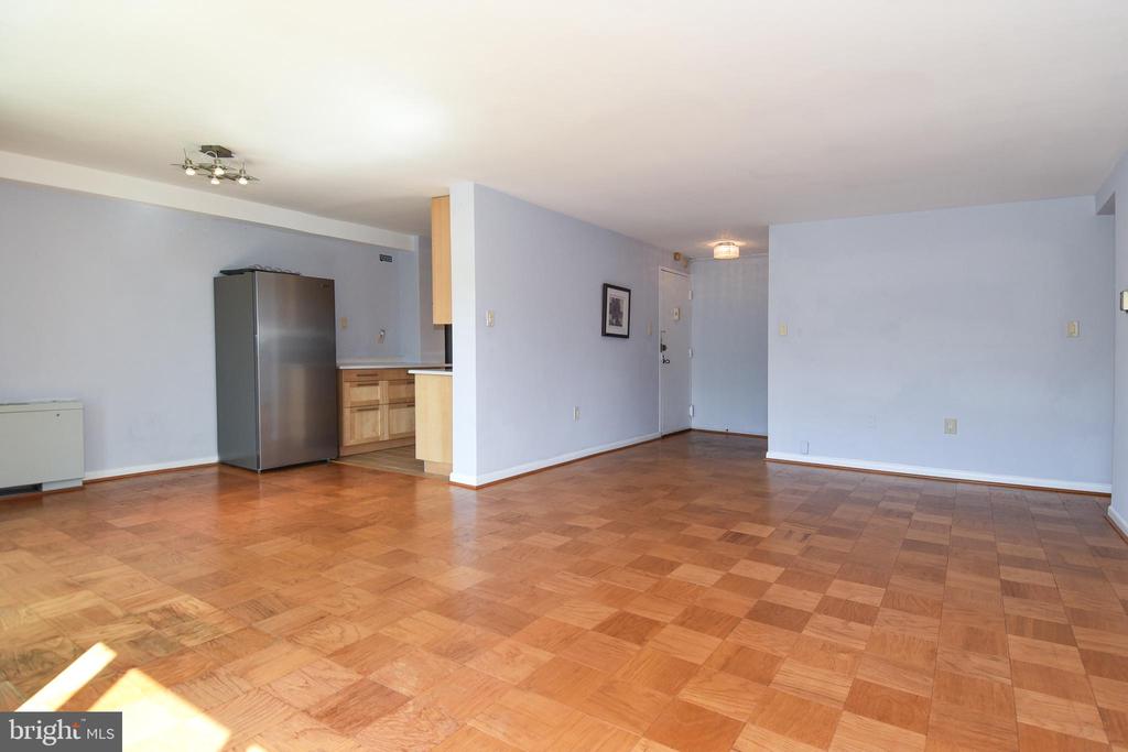 10201 GROSVENOR PLACE Unit: 622