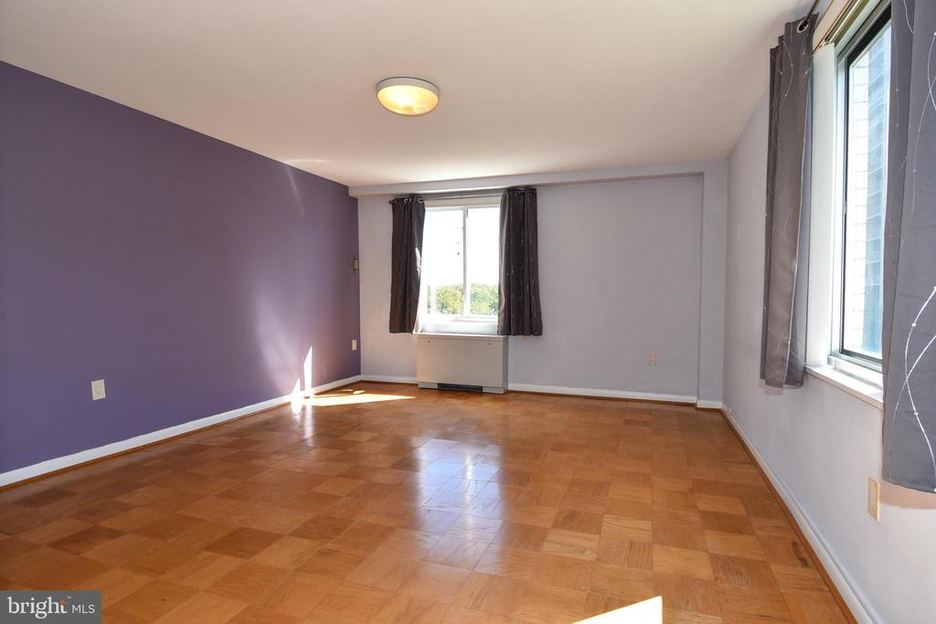 10201 GROSVENOR PLACE Unit: 622