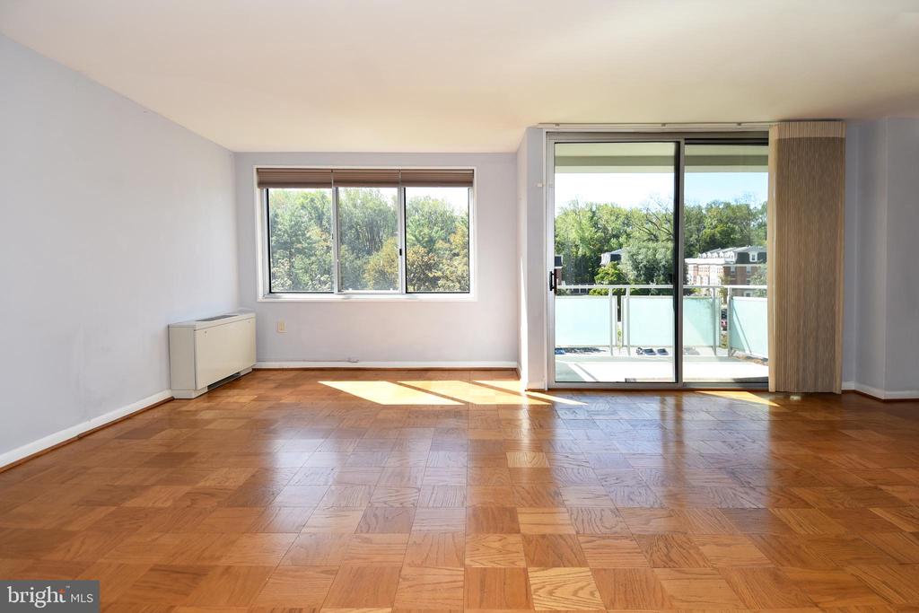 10201 GROSVENOR PLACE Unit: 622