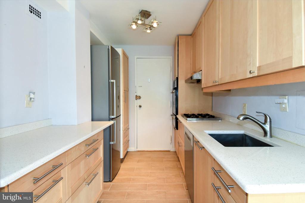 10201 GROSVENOR PLACE Unit: 622