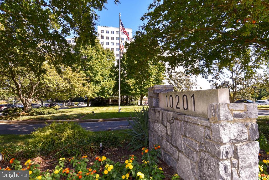 10201 GROSVENOR PLACE Unit: 622