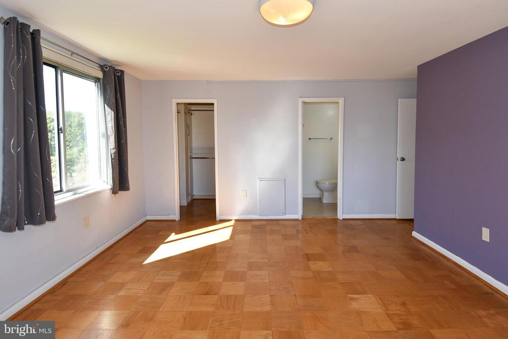 10201 GROSVENOR PLACE Unit: 622