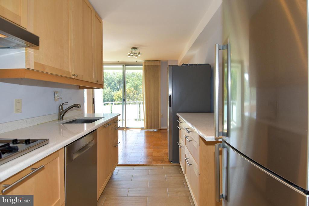 10201 GROSVENOR PLACE Unit: 622
