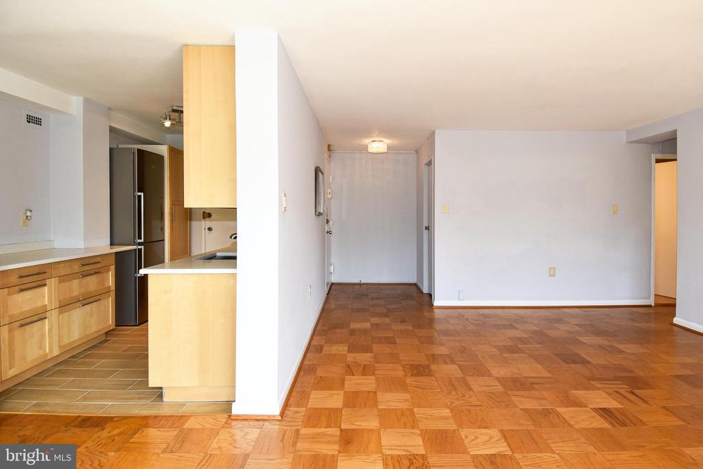 10201 GROSVENOR PLACE Unit: 622
