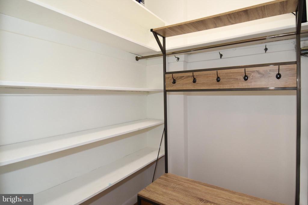 10201 GROSVENOR PLACE Unit: 622