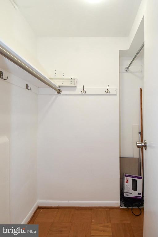 10201 GROSVENOR PLACE Unit: 622
