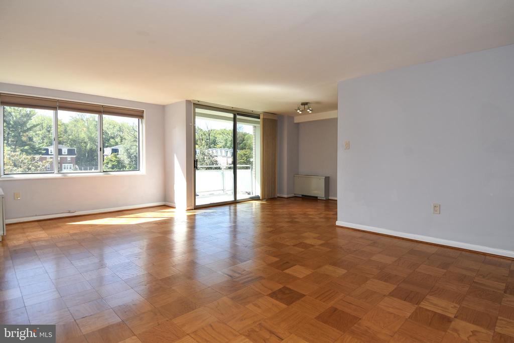 10201 GROSVENOR PLACE Unit: 622