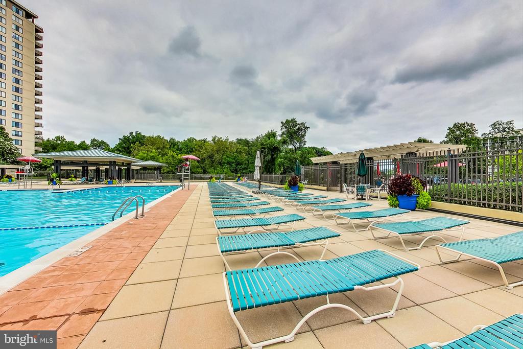 5225 POOKS HILL Unit: 712 N