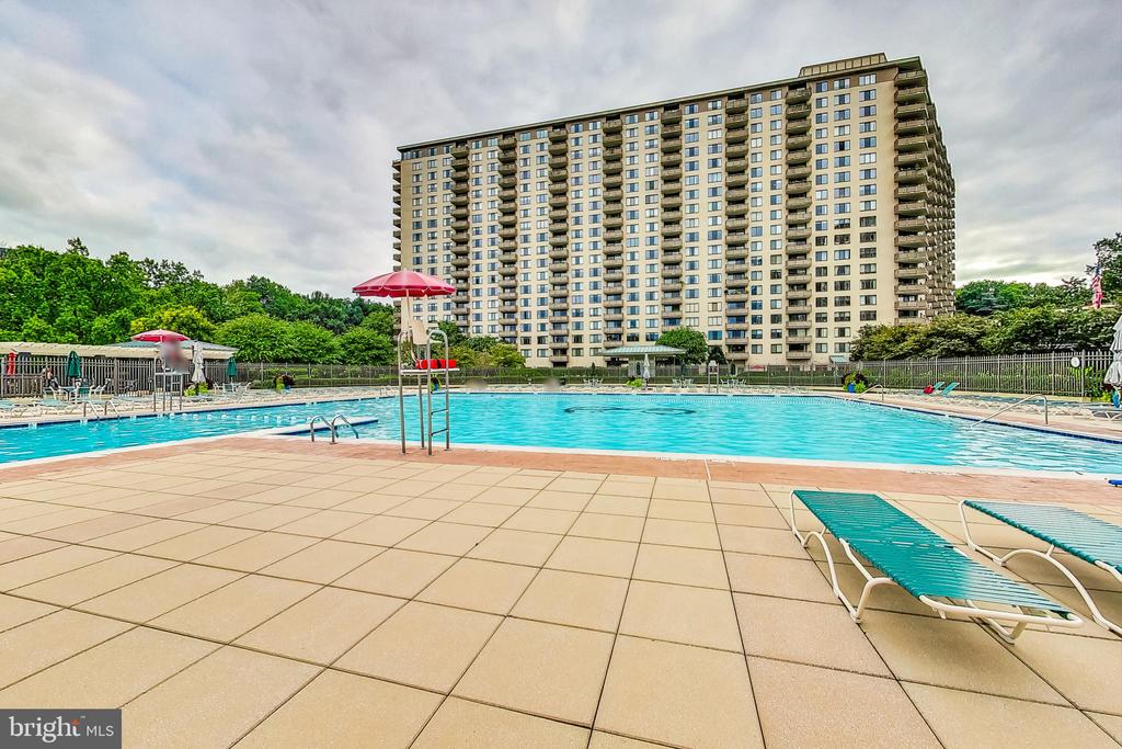 5225 POOKS HILL Unit: 712 N