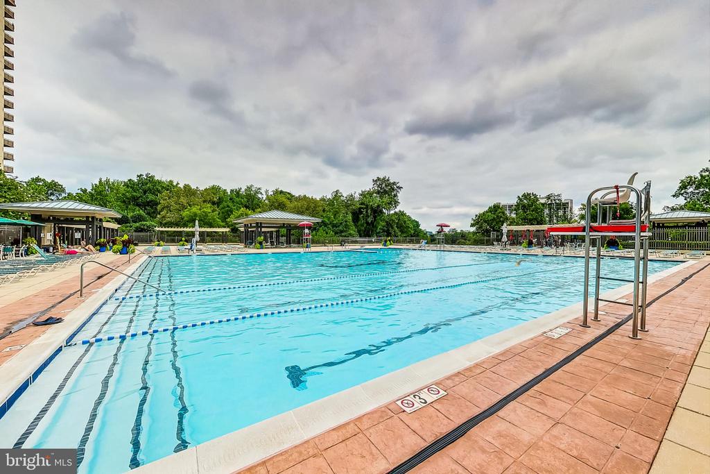5225 POOKS HILL Unit: 712 N