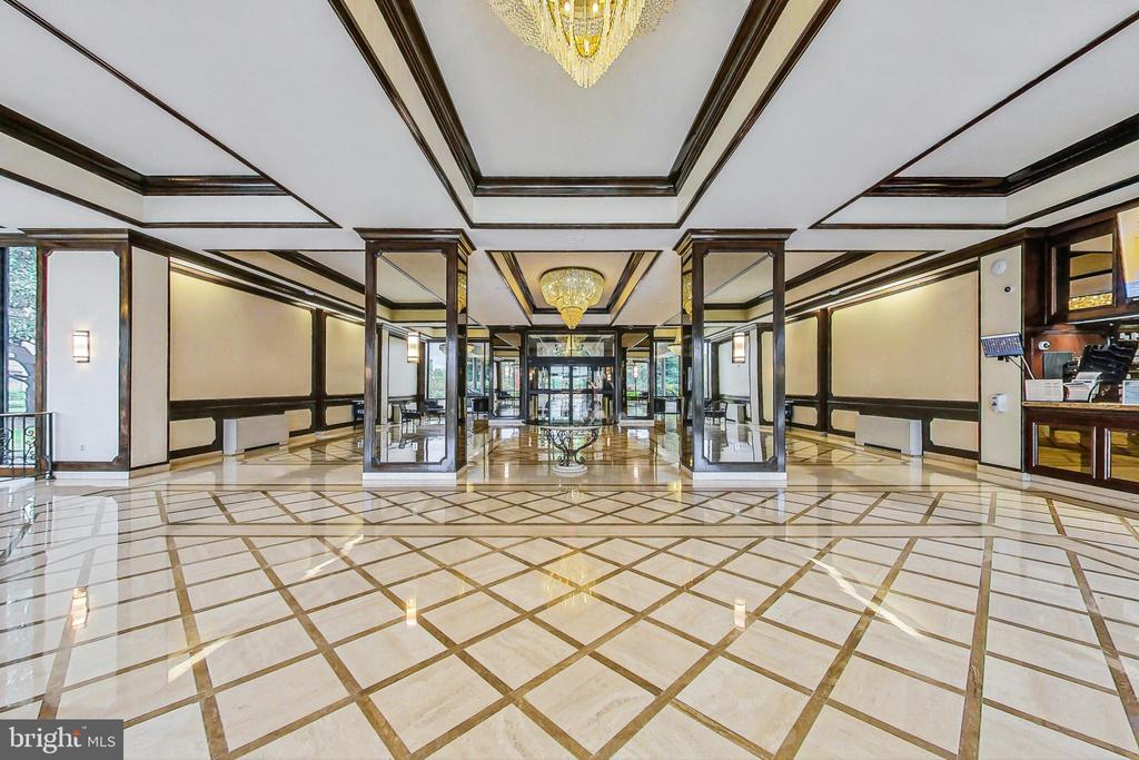 5225 POOKS HILL Unit: 712 N